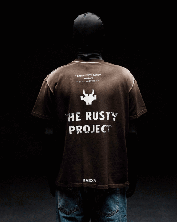 Washed T Shirt oversized brown back design on model Hypgoat